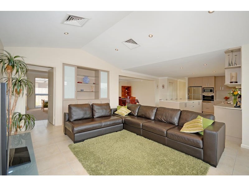 24 Helen Leonard Crescent, Forde ACT 2914