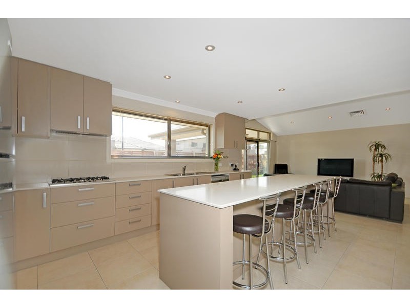 24 Helen Leonard Crescent, Forde ACT 2914