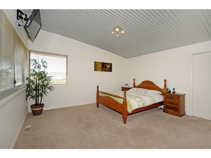 24 Helen Leonard Crescent, Forde ACT 2914