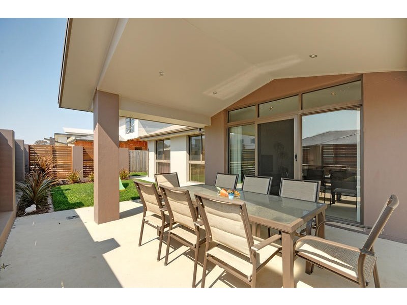 24 Helen Leonard Crescent, Forde ACT 2914