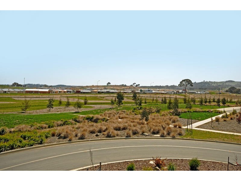 24 Helen Leonard Crescent, Forde ACT 2914