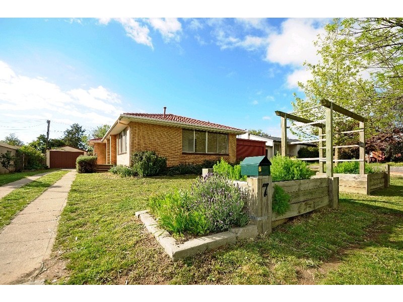7 Lindrum Crescent, Holt ACT 2615