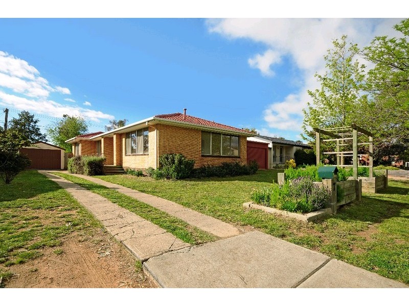 7 Lindrum Crescent, Holt ACT 2615