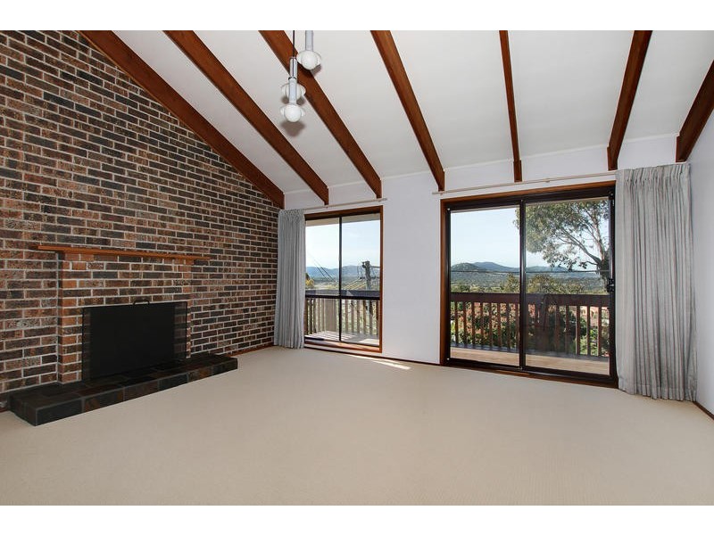 24 Cuthbertson Crescent, Oxley ACT 2903