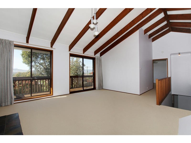 24 Cuthbertson Crescent, Oxley ACT 2903