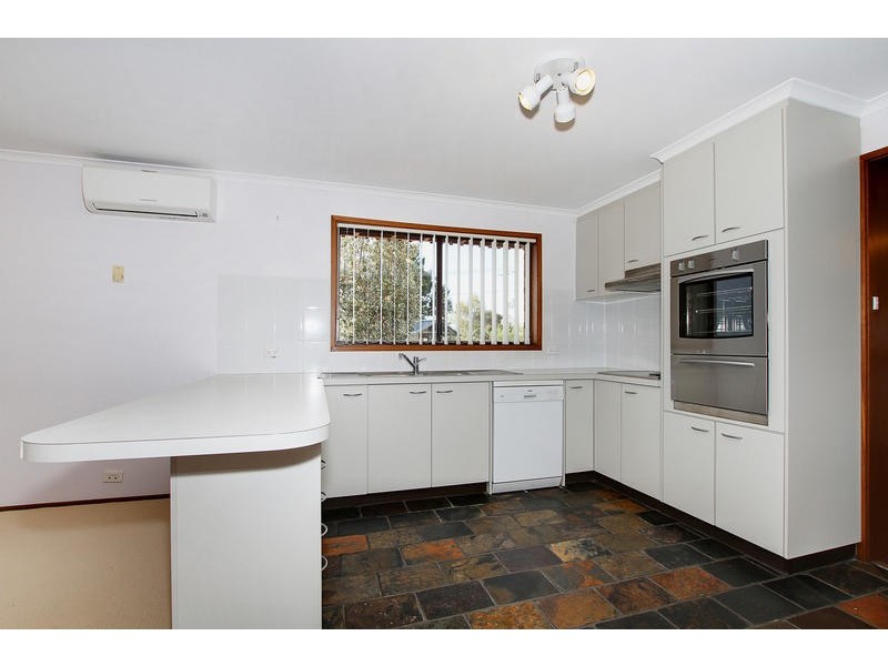 24 Cuthbertson Crescent, Oxley ACT 2903