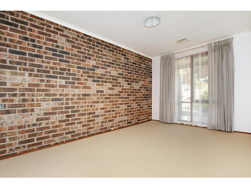 24 Cuthbertson Crescent, Oxley ACT 2903