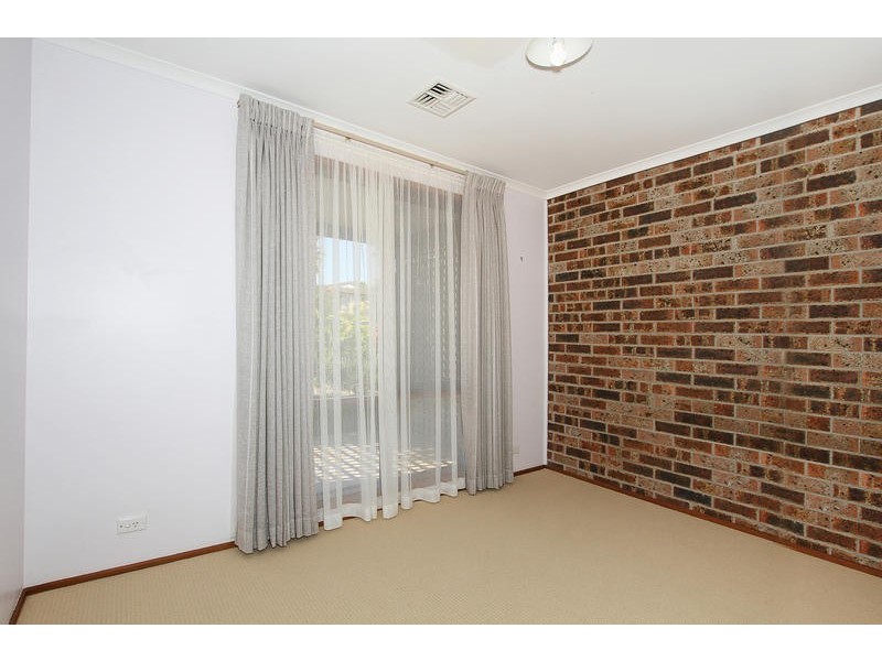 24 Cuthbertson Crescent, Oxley ACT 2903