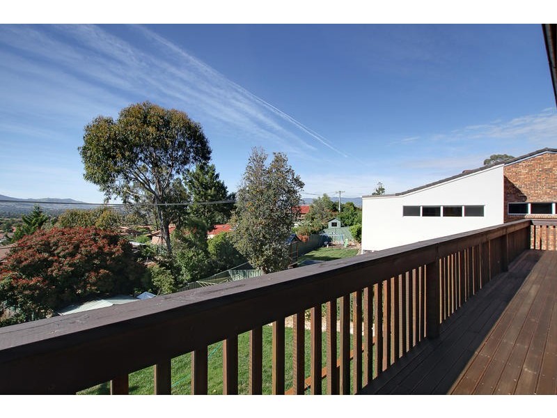 24 Cuthbertson Crescent, Oxley ACT 2903