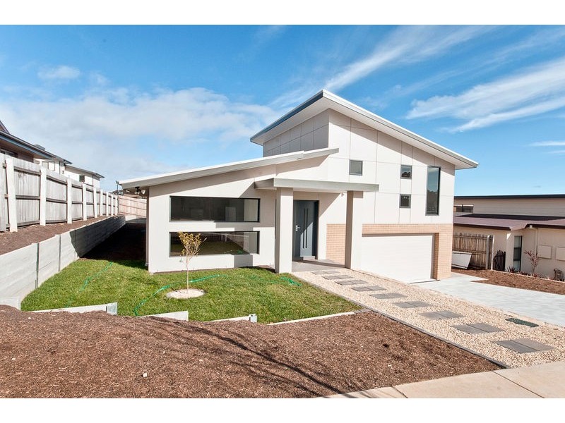 8 Bromham Street, Forde ACT 2914