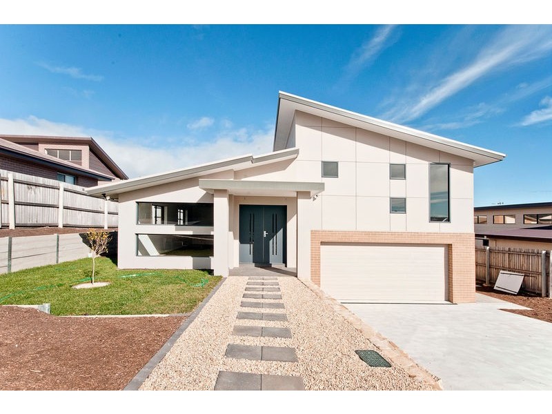 8 Bromham Street, Forde ACT 2914