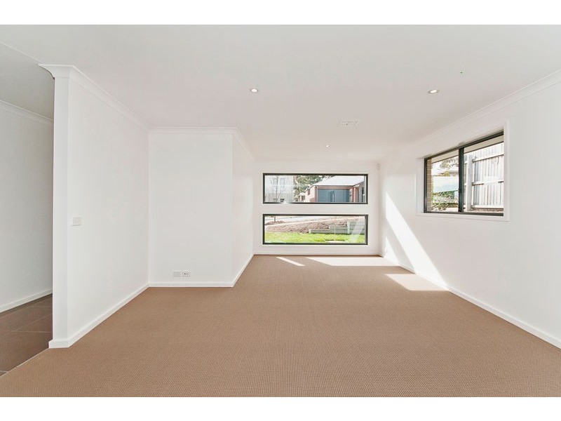 8 Bromham Street, Forde ACT 2914