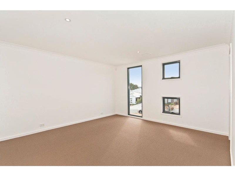 8 Bromham Street, Forde ACT 2914