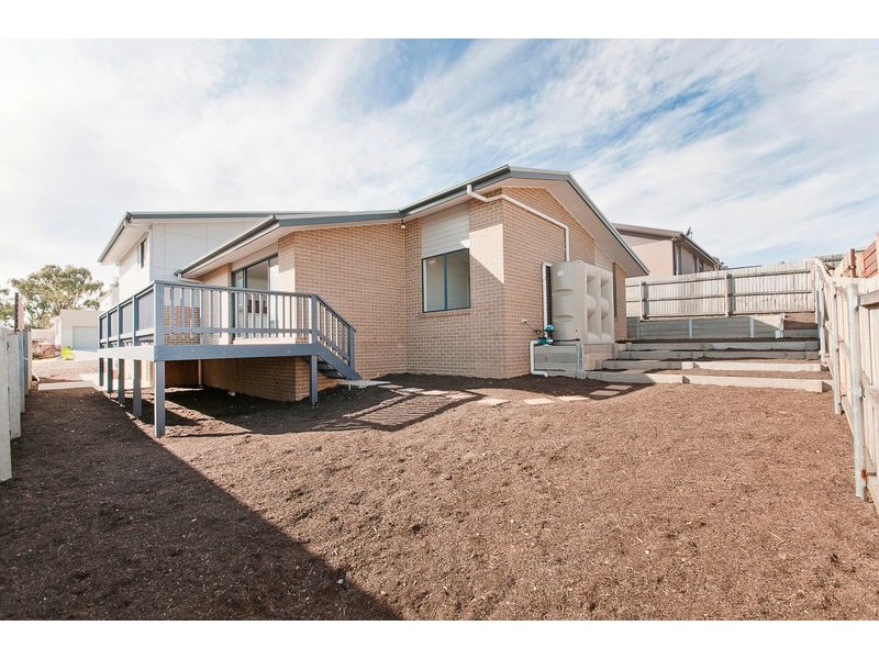 8 Bromham Street, Forde ACT 2914