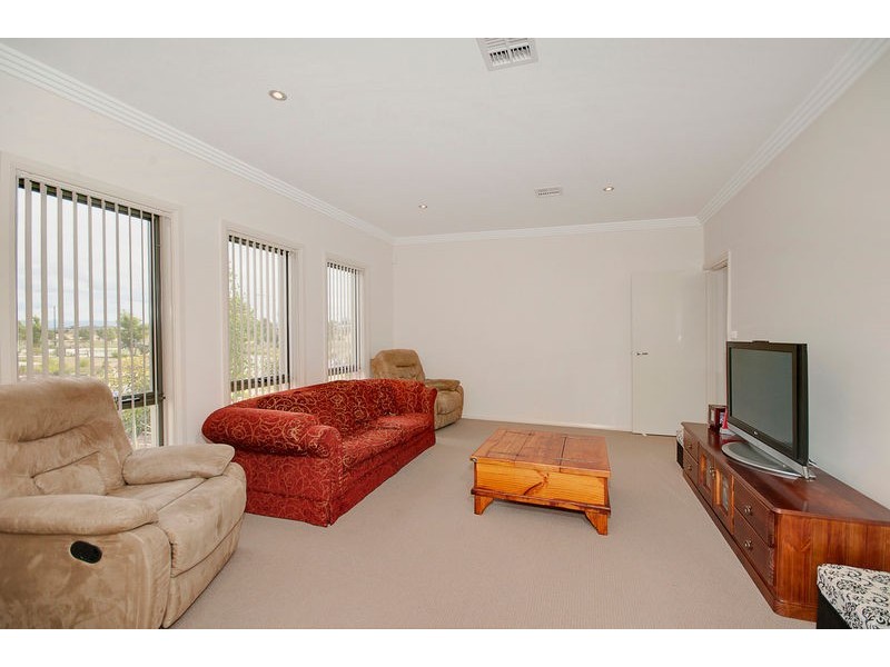 31 Helen Leonard Crescent, Forde ACT 2914