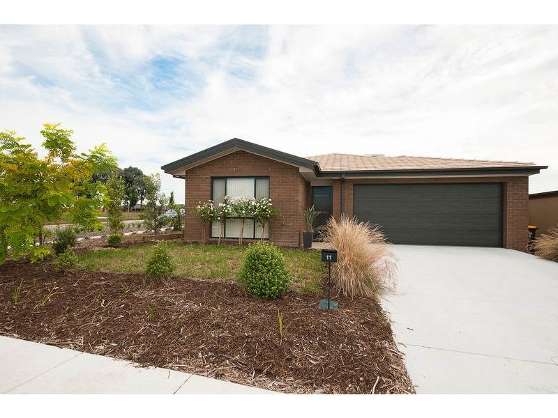 11 Jean Macnamara Street, Macgregor ACT 2615