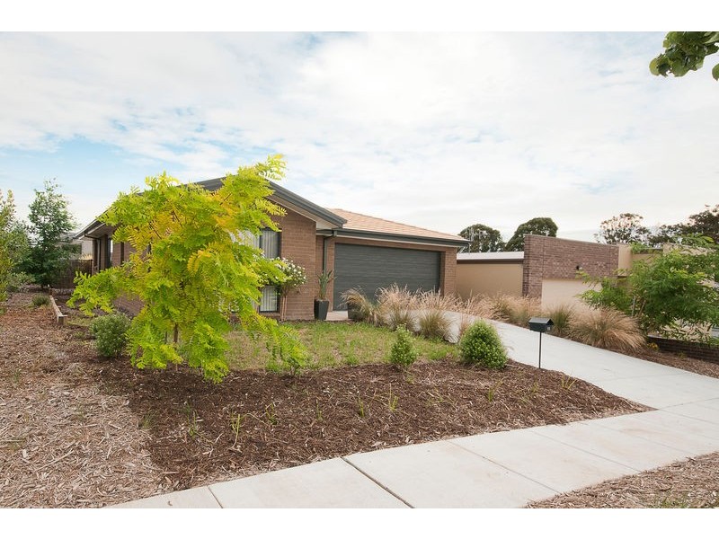 11 Jean Macnamara Street, Macgregor ACT 2615