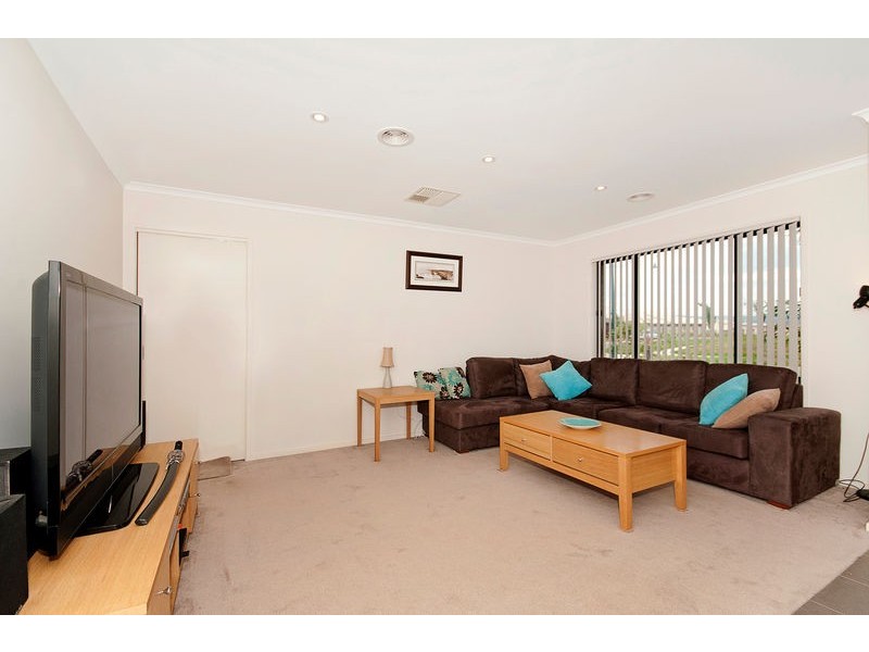 11 Jean Macnamara Street, Macgregor ACT 2615