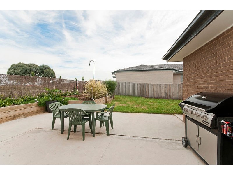 11 Jean Macnamara Street, Macgregor ACT 2615