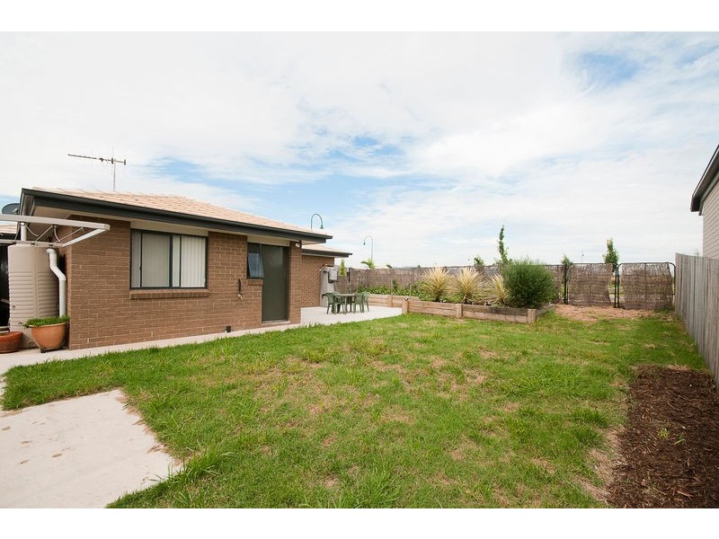 11 Jean Macnamara Street, Macgregor ACT 2615