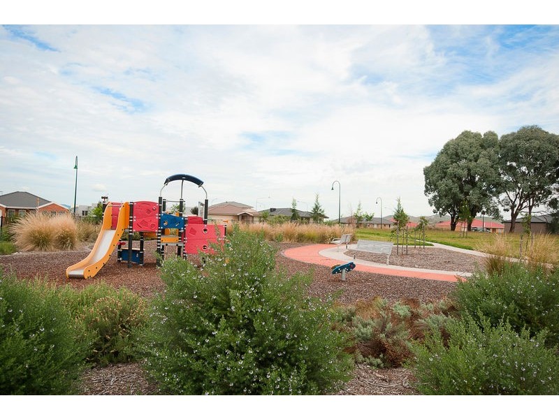 11 Jean Macnamara Street, Macgregor ACT 2615