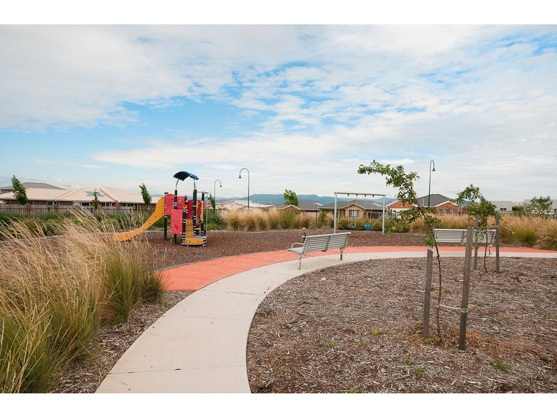 11 Jean Macnamara Street, Macgregor ACT 2615