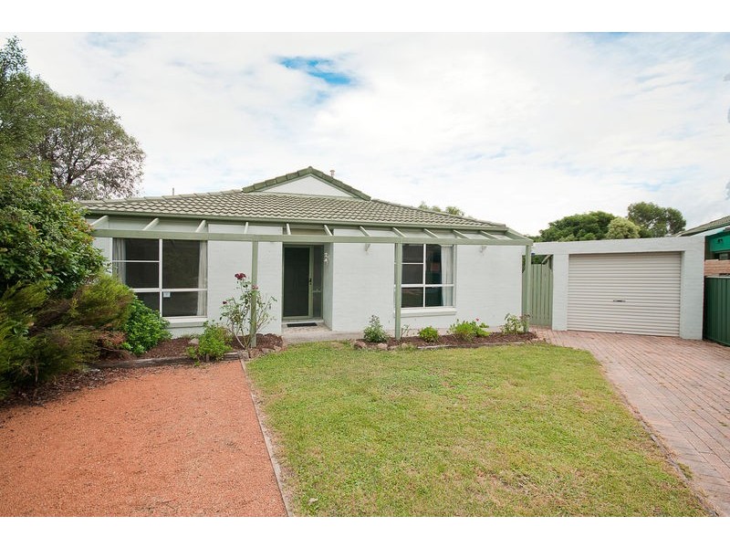 18 Saggers Close, Gordon ACT 2906