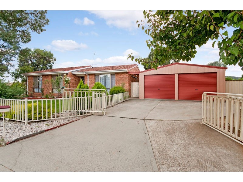 1 Saggers Close, Gordon ACT 2906