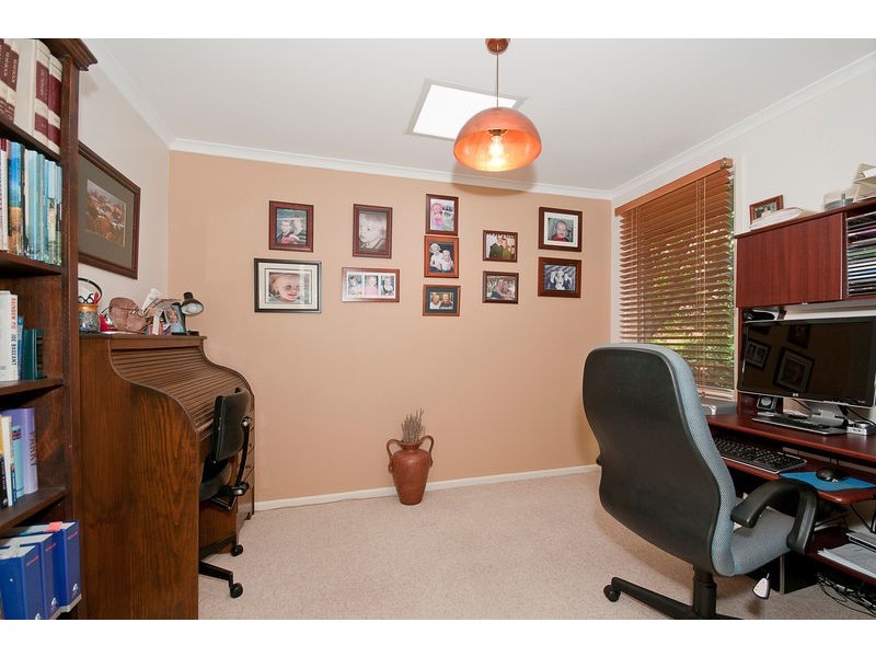 26 Dixon Drive, Holder ACT 2611