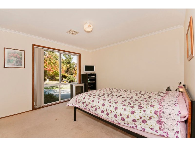 8 Edney Place, Isaacs ACT 2607