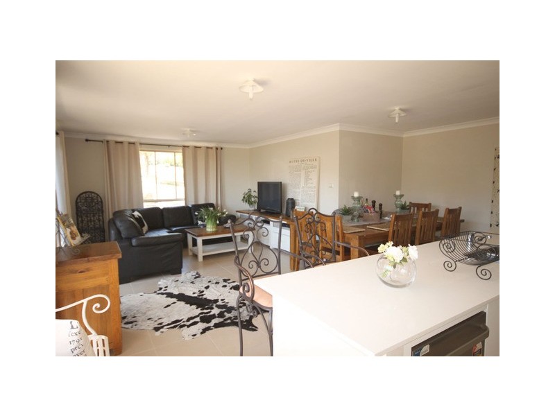 17 Discovery Drive, Yass NSW 2582