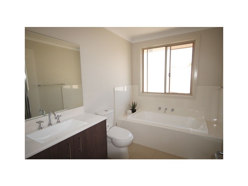 17 Discovery Drive, Yass NSW 2582