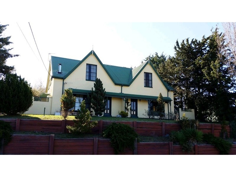 27 Cobbon Crescent, Jindabyne NSW 2627