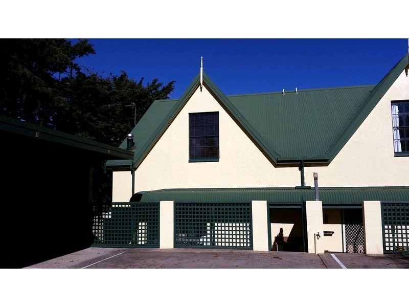 27 Cobbon Crescent, Jindabyne NSW 2627