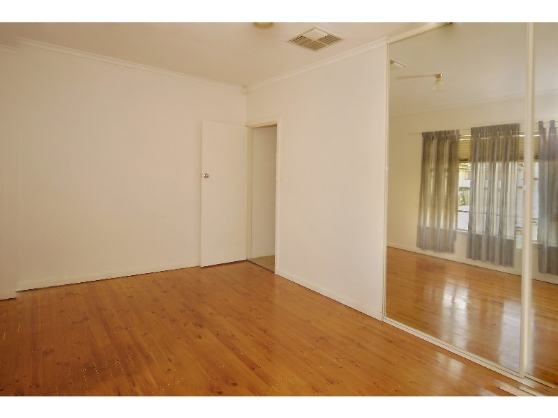 10 Parslow Road, Para Hills SA 5096