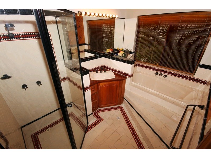 8 Cathedral Court, Alexandra Headland QLD 4572