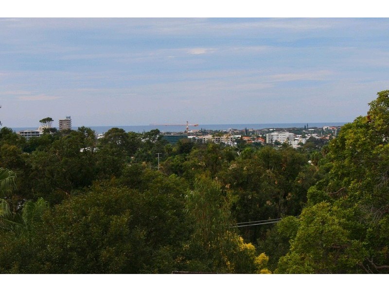 8 Cathedral Court, Alexandra Headland QLD 4572