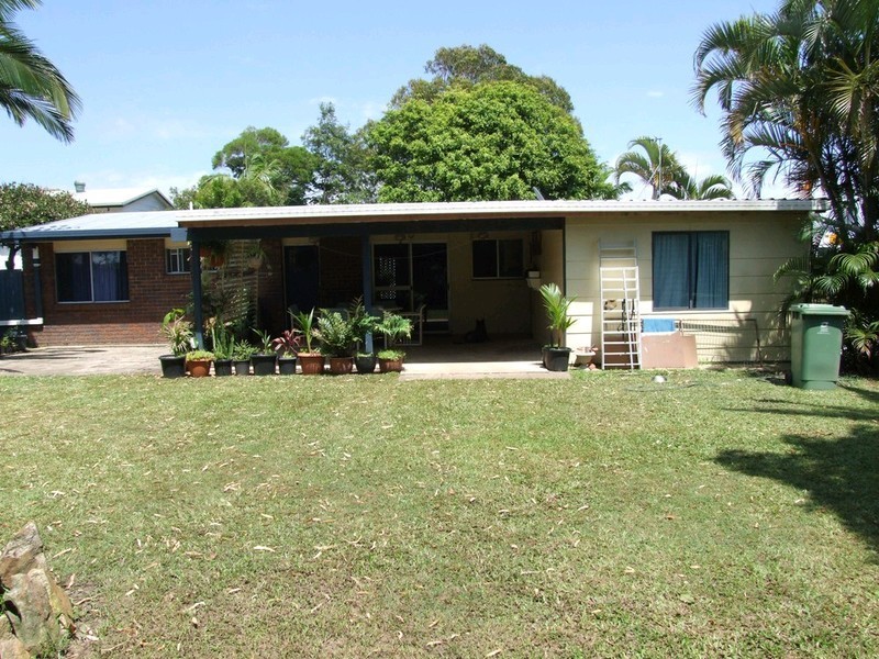 11 Finland Road, Pacific Paradise QLD 4564
