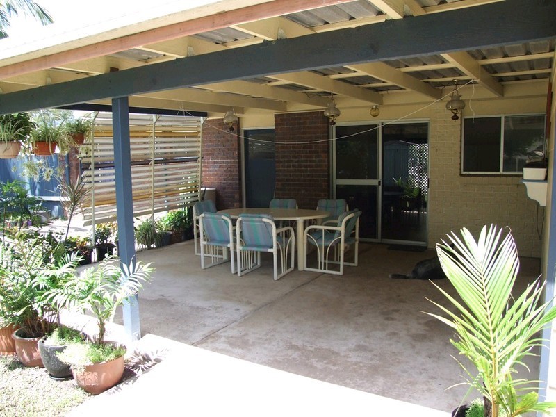 11 Finland Road, Pacific Paradise QLD 4564