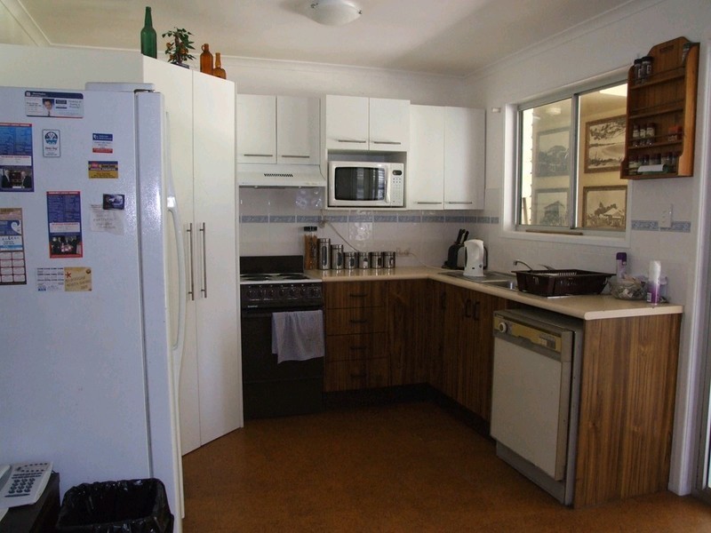 11 Finland Road, Pacific Paradise QLD 4564