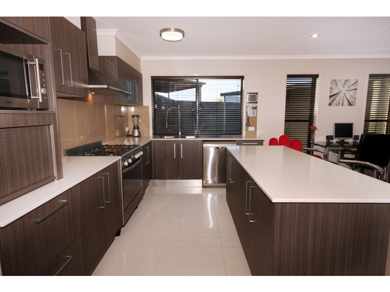 4 Myrtle Place, Mountain Creek QLD 4557