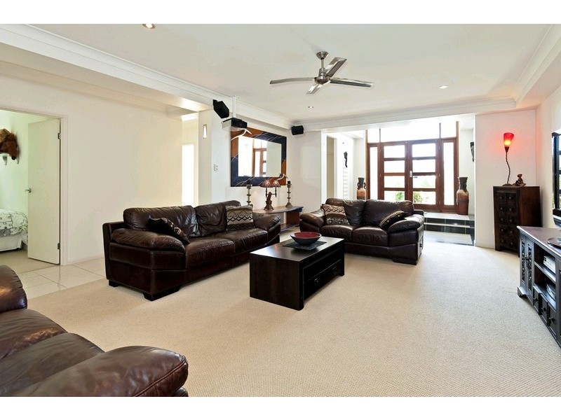 1 Bonaire Court, Kawana Island QLD 4575