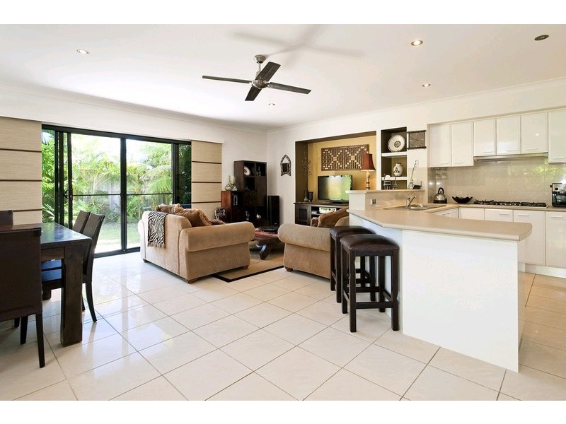 1 Bonaire Court, Kawana Island QLD 4575