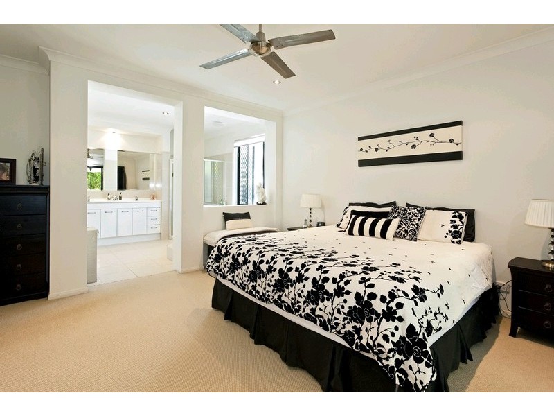 1 Bonaire Court, Kawana Island QLD 4575