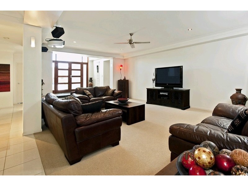 1 Bonaire Court, Kawana Island QLD 4575