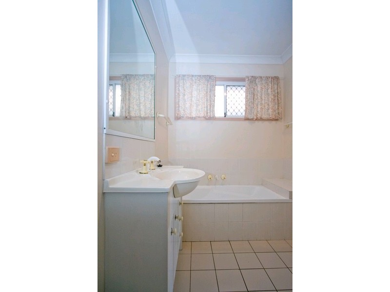 9 Kingfisher Close, Loganlea QLD 4131