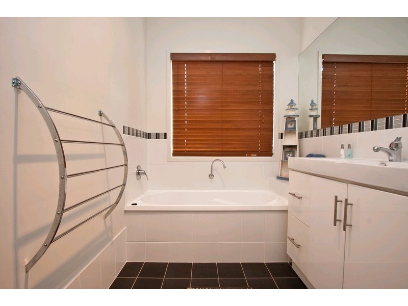 36 Woodlands Boulevard, Waterford QLD 4133