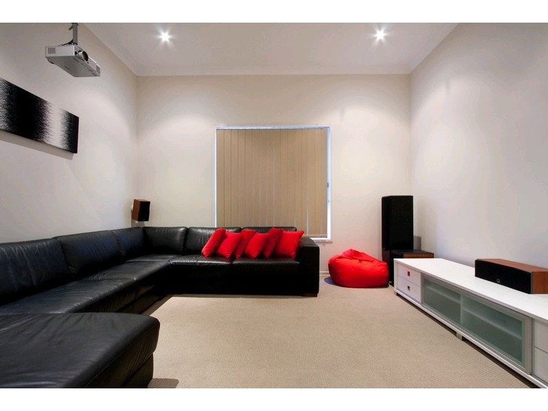 36 Woodlands Boulevard, Waterford QLD 4133