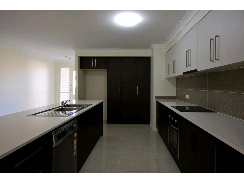 16 Carnarvon Crescent, Waterford QLD 4133