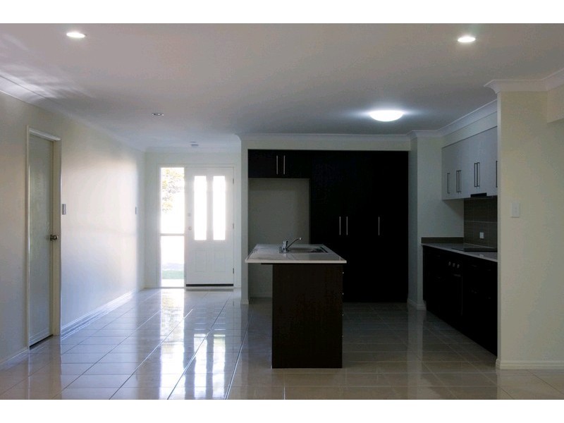 16 Carnarvon Crescent, Waterford QLD 4133